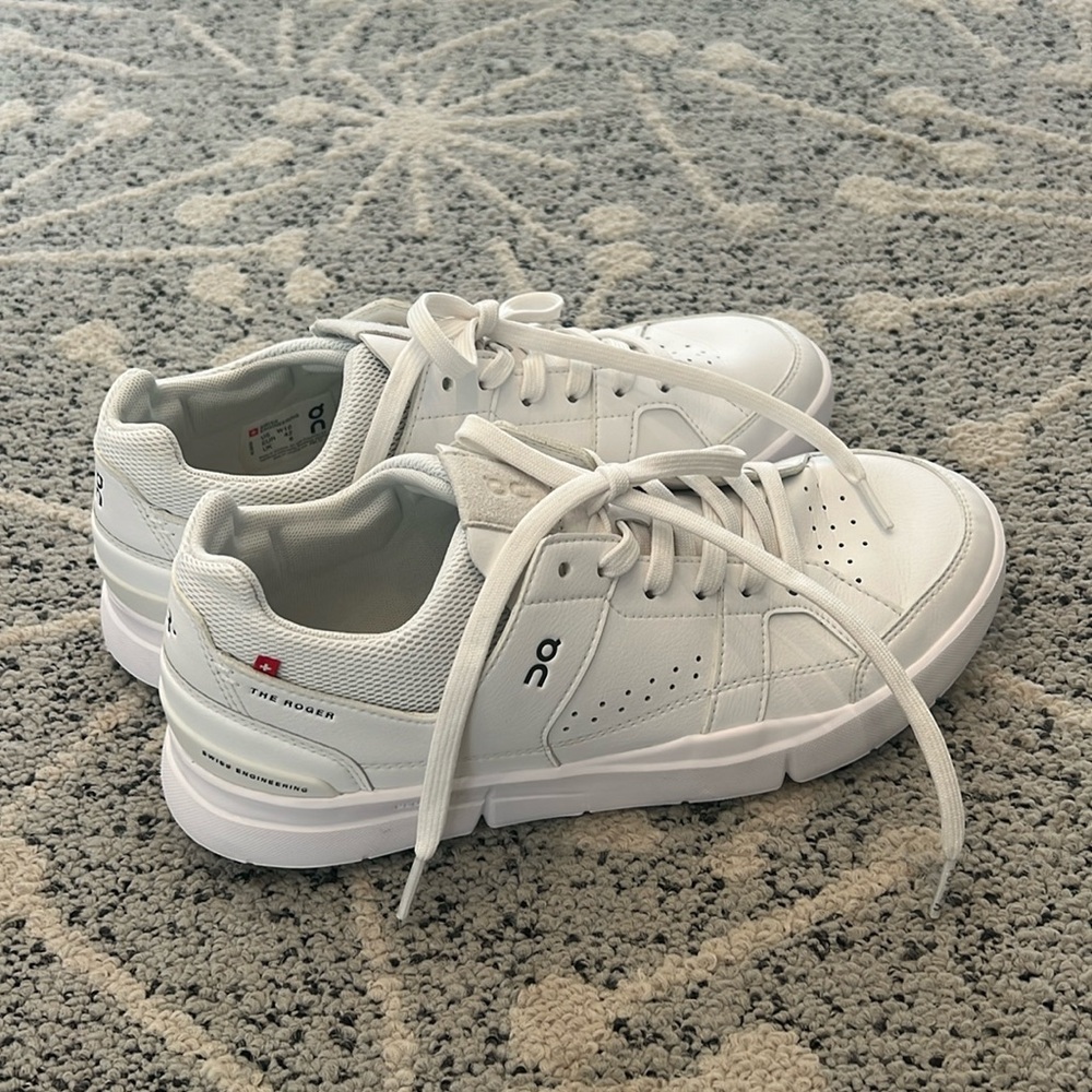 On The Roger Women’s Size 10 White Worn Once